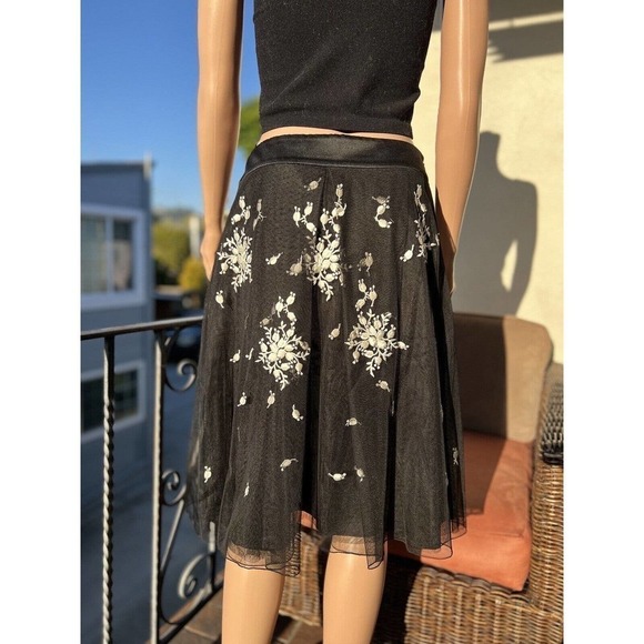 Ann Taylor Skirt 4 Black White Mesh Overlay Floral Midi Side Zip Lined A-Line - Picture 2 of 9